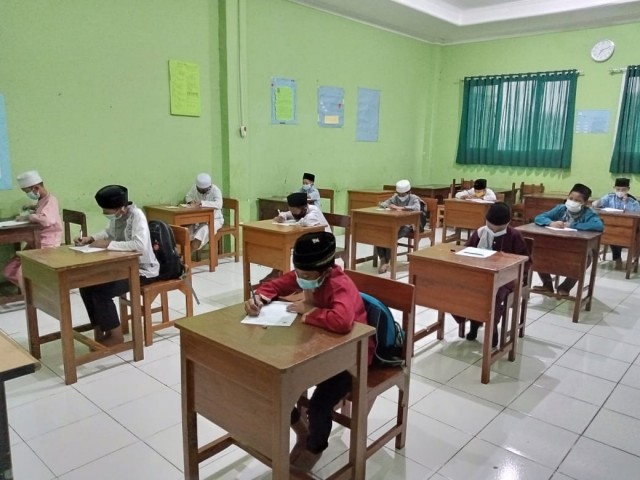 Menurut Hadist Nabi Tentang Menuntut Ilmu